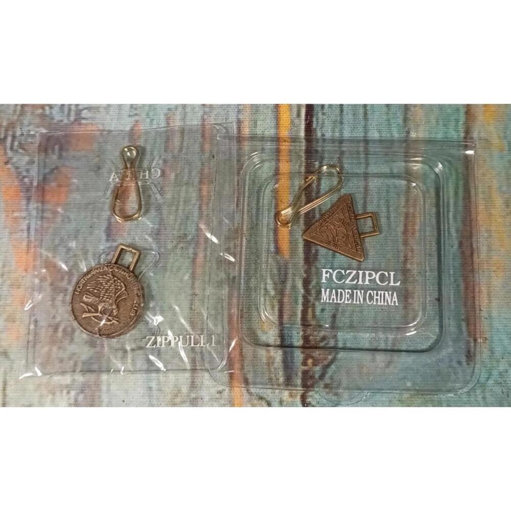 Set of Zipper Pulls and Clips North American Hunting Club/North American Fishing